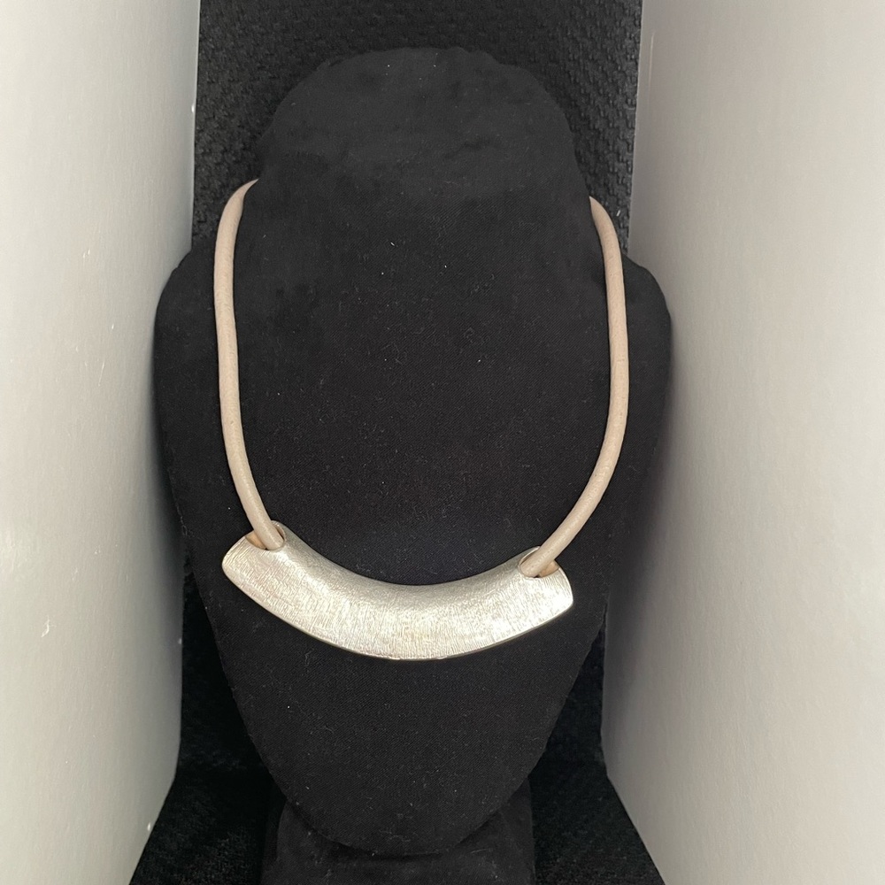 Silver tone necklace